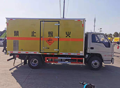 龙湖爆破器材运输车技术升级与安全合规新趋势